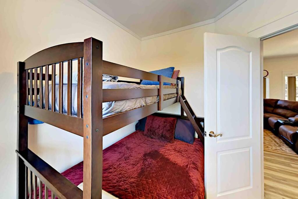 Serenity Views Comfort - Close To City & Parkway! Weaverville 外观 照片