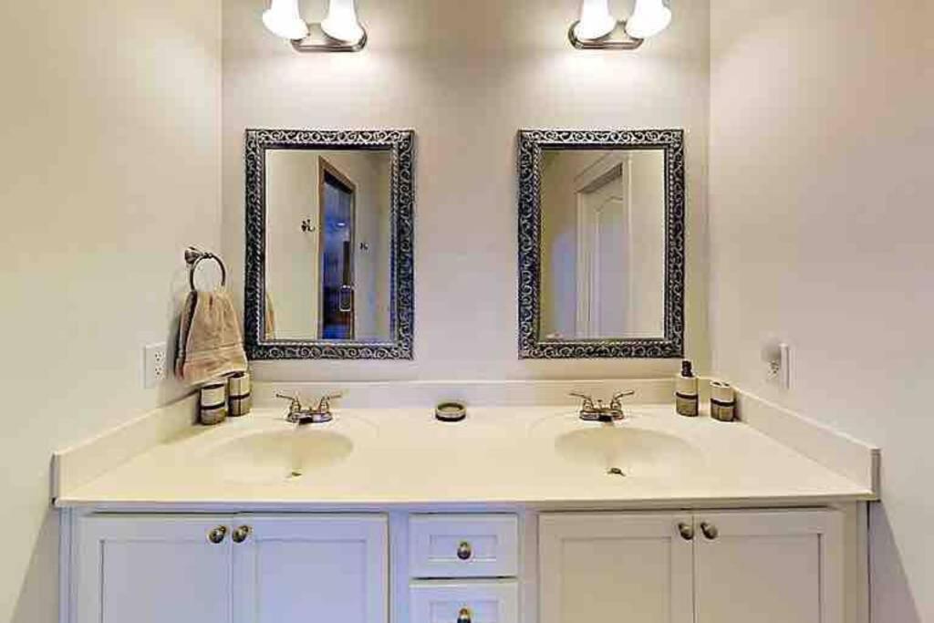 Serenity Views Comfort - Close To City & Parkway! Weaverville 外观 照片